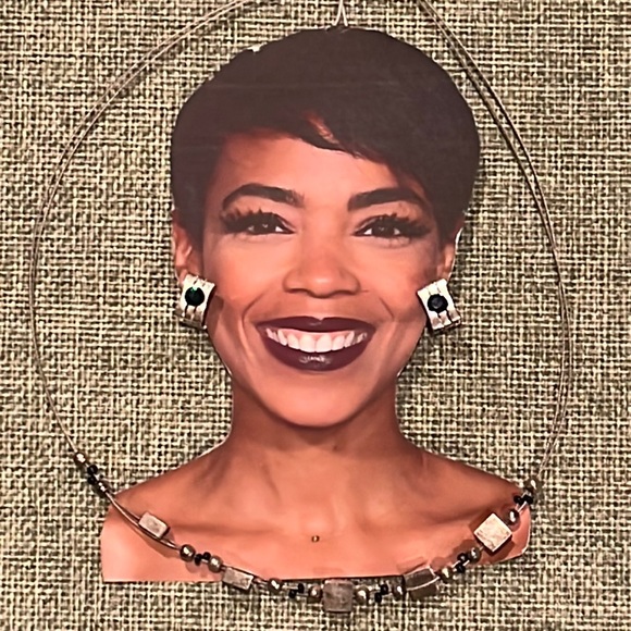 Pierced earrings & chocker necklace - Picture 2 of 5